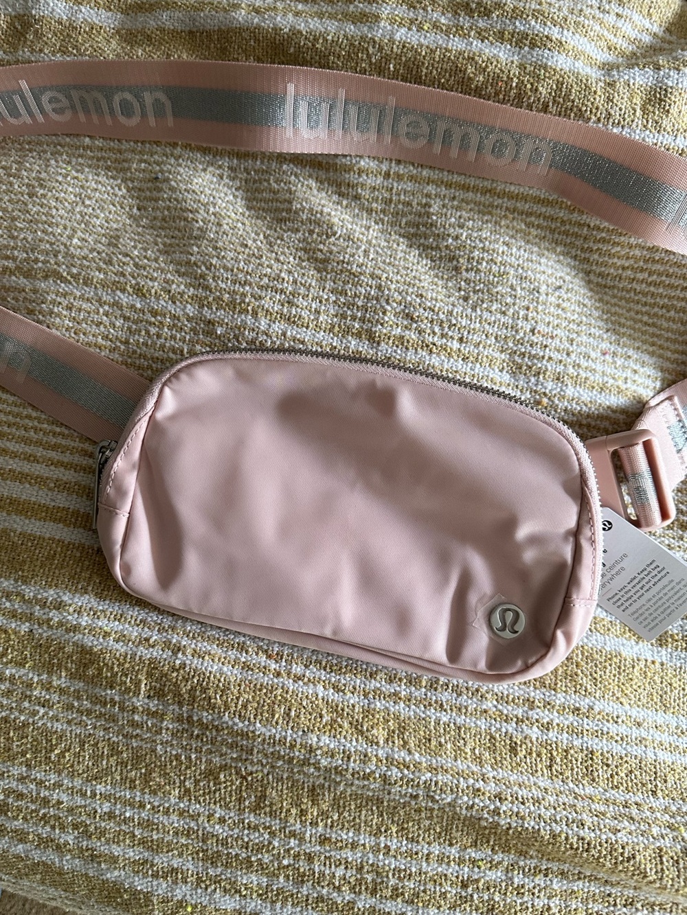 Lululemon Everywhere Belt Bag NWT
